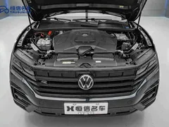 2022 Volkswagen Touareg 3.0TSI Black Sport Package, чёрный — фото 21