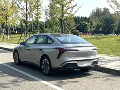 2025 Hongqi Tiangong 05 550 Smart Choice — фото 16