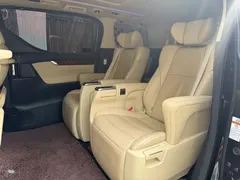 2021 Toyota Alphard Hybrid 2.5L Luxury, чёрный — фото 12