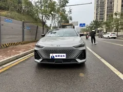 2022 Changan UNI-V 1.5T Premium — фото 3