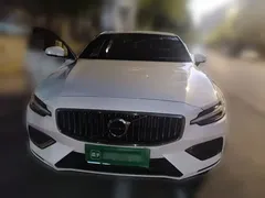 2023 Volvo S60 B4 Luxury, белый — фото 2