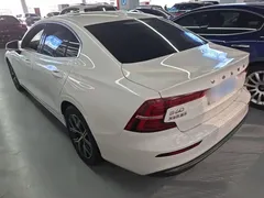 2023 Volvo S60 B4 Luxury, белый — фото 5