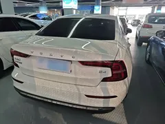 2023 Volvo S60 B4 Luxury, белый — фото 6