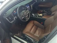 2023 Volvo S60 B4 Luxury, белый — фото 15