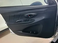 2021 Toyota Yaris L Zhixuan X 1.5L CVT Leading, белый — фото 7