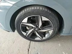 2021 Hyundai Elantra 1.5L CVT LUX Premium — фото 23
