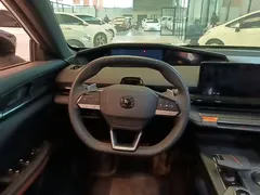 2022 Changan UNI-V 1.5T Premium, белый — фото 11