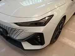 2022 Changan UNI-V 1.5T Premium, белый — фото 24
