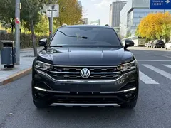 2022 Volkswagen Tayron 380TSI 4WD R-Line, чёрный — фото 2