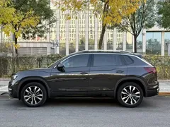 2022 Volkswagen Tayron 380TSI 4WD R-Line, чёрный — фото 3