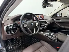 2021 BMW 5 Series 530Li Premium Luxury Package, чёрный — фото 7