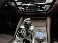 2021 BMW 5 Series 530Li Premium Luxury Package, чёрный — фото 15