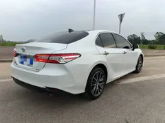 2021 Toyota Camry 2.5G Luxury, белый — фото 6