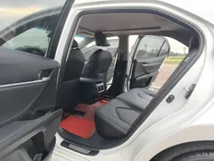 2021 Toyota Camry 2.5G Luxury, белый — фото 8