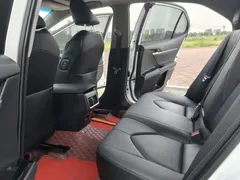 2021 Toyota Camry 2.5G Luxury, белый — фото 9