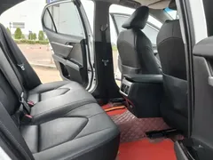 2021 Toyota Camry 2.5G Luxury, белый — фото 10