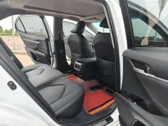 2021 Toyota Camry 2.5G Luxury, белый — фото 11