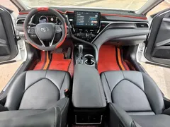 2021 Toyota Camry 2.5G Luxury, белый — фото 14