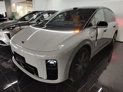 2025 Li Auto i8 Standard — фото 2