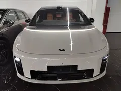 2025 Li Auto i8 Standard — фото 3