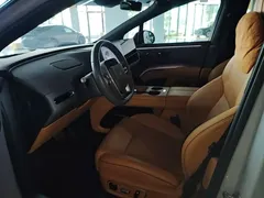 2025 Li Auto i8 Standard — фото 15