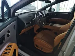 2025 Li Auto i8 Standard — фото 16