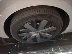 2025 Li Auto i8 Standard — фото 23