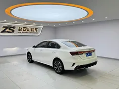 2023 Kia Cerato 1.5L CVT Premium, белый — фото 4