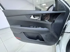 2023 Kia Cerato 1.5L CVT Premium, белый — фото 22