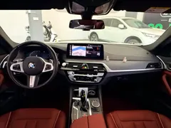 2022 BMW 5 Series 530Li Leading M Sport Package, белый — фото 5