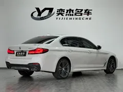 2022 BMW 5 Series 530Li Leading M Sport Package, белый — фото 9