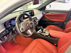 2022 BMW 5 Series 530Li Leading M Sport Package, белый — фото 16