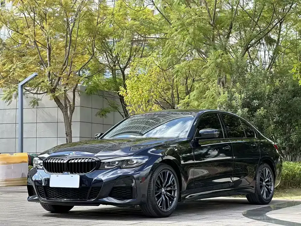 2022 BMW 3 Series 325i M Sport Dark
