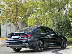 2022 BMW 3 Series 325i M Sport Dark, чёрный — фото 9