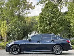 2022 BMW 3 Series 325i M Sport Dark, чёрный — фото 10