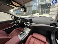 2022 BMW 3 Series 325i M Sport Dark, чёрный — фото 33
