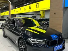 2021 BMW 5 Series 525Li M Sport Package, чёрный — фото 2