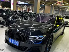 2021 BMW 5 Series 525Li M Sport Package, чёрный — фото 3