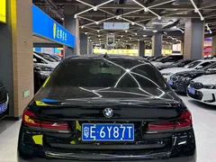 2021 BMW 5 Series 525Li M Sport Package, чёрный — фото 6