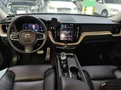2022 Volvo XC60 4WD Luxury — фото 13