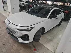 2023 Changan UNI-V 1.5T Premium, белый — фото 1