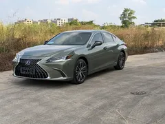 2021 Lexus ES 300h Hybrid Premium, зелёный — фото 1