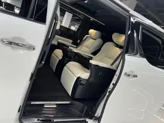 2020 Lexus LM 300h 7-seat, белый — фото 12