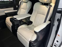 2020 Lexus LM 300h 7-seat, белый — фото 13