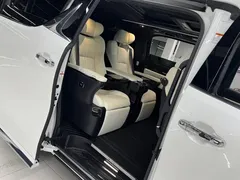 2020 Lexus LM 300h 7-seat, белый — фото 14
