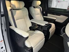 2020 Lexus LM 300h 7-seat, белый — фото 15