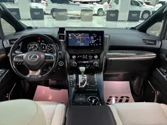 2020 Lexus LM 300h 7-seat, белый — фото 17