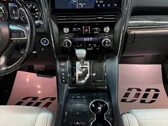 2020 Lexus LM 300h 7-seat, белый — фото 18
