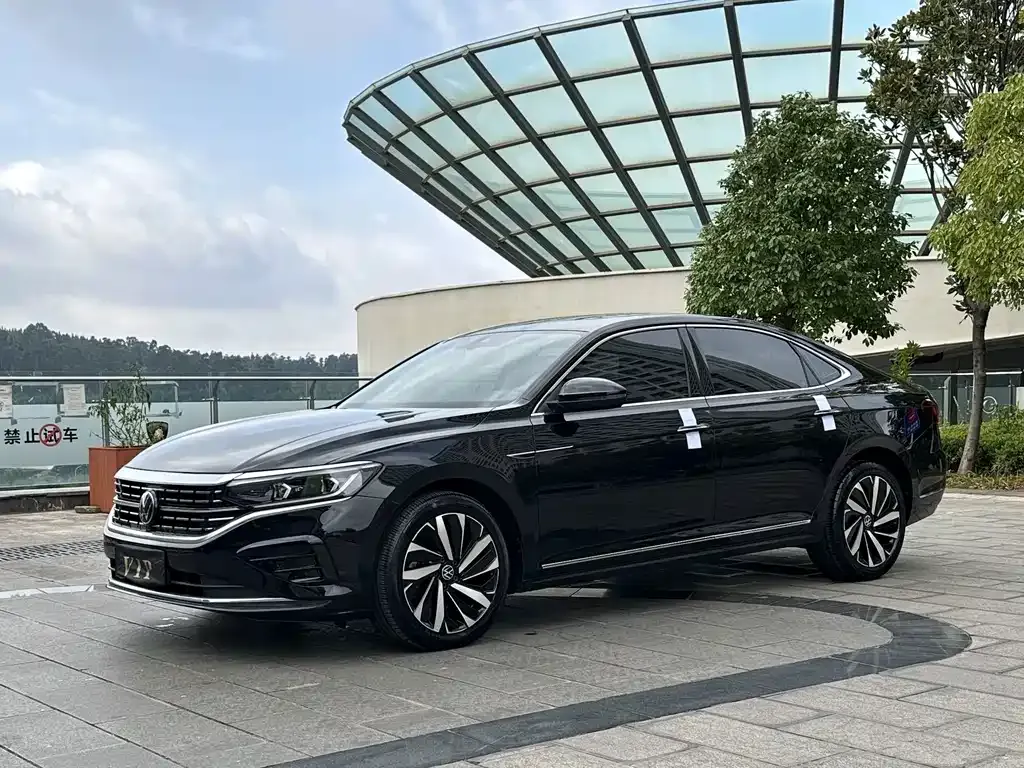 2022 Volkswagen Passat 330TSI Luxury