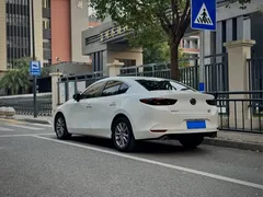 2022 Mazda 3 2.0L AT, белый — фото 9